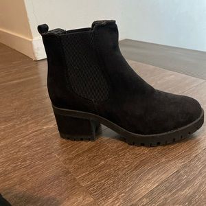 Suede chealsa boot. Size 10. NWOT